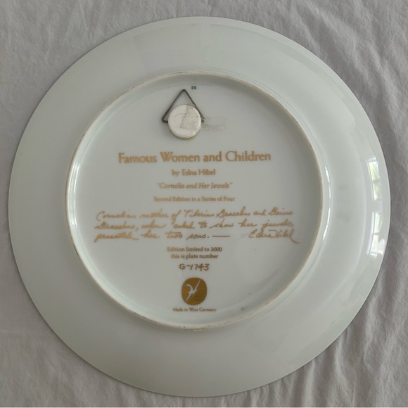 Edna Hibel decorative plates - Picture 13 of 13